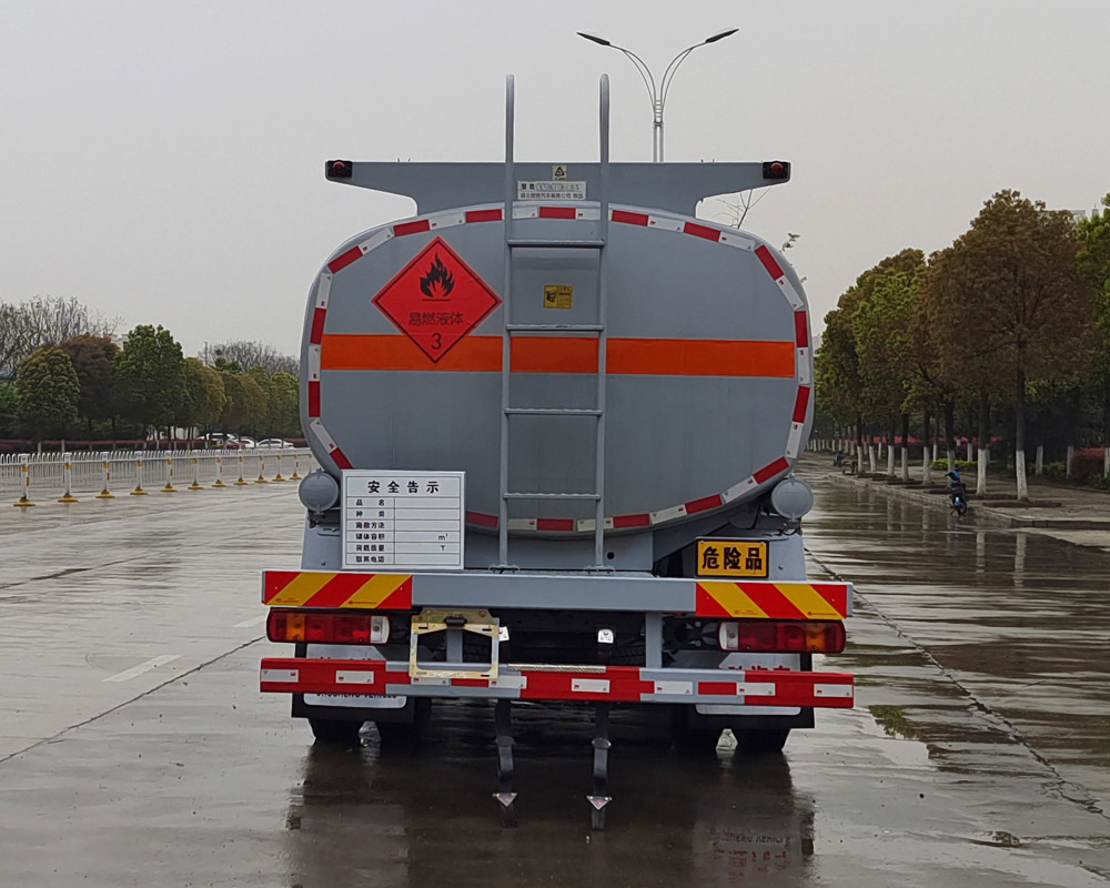 楚勝牌CSC5186GYYB6A型運(yùn)油車